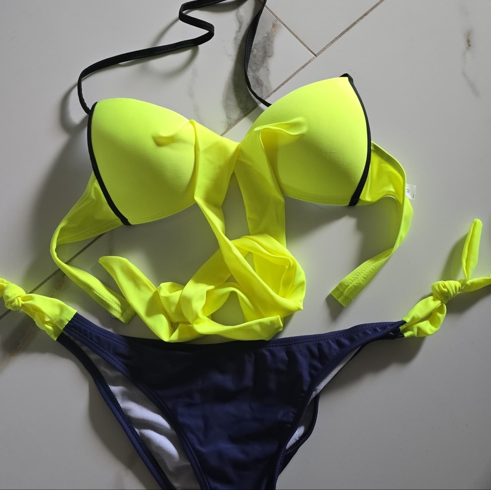 New...green  two pc  woman swimsuit - Picture 2 of 6